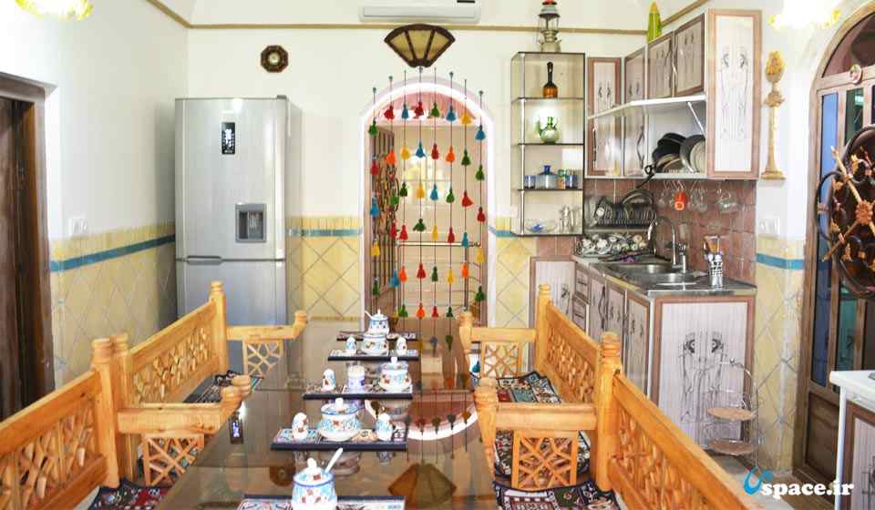 آشپزخانه اقامتگاه بوم گردی خانه سنتی کیان مهریز یزد